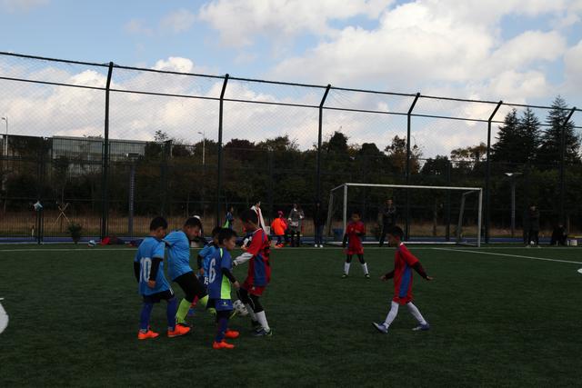 马兹拉维6次抢断9次对抗+2次解围 本赛季保持全勤