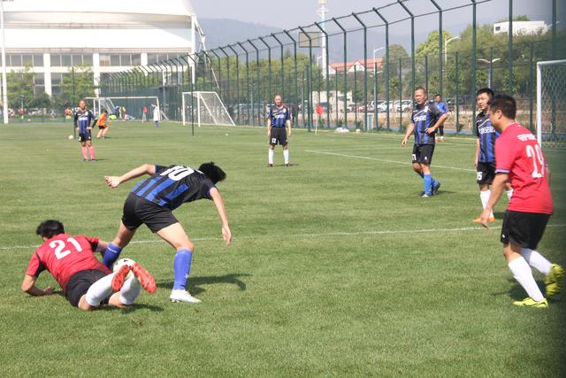 马兹拉维6次抢断9次对抗+2次解围 本赛季保持全勤